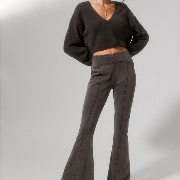 Out from under flare leggings - Picture 1 of 6